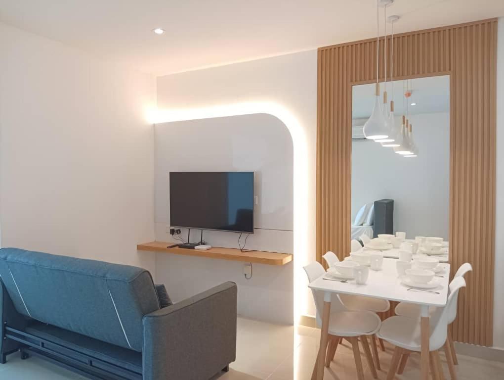 Apartment K Seaview Designer At The Shore, *