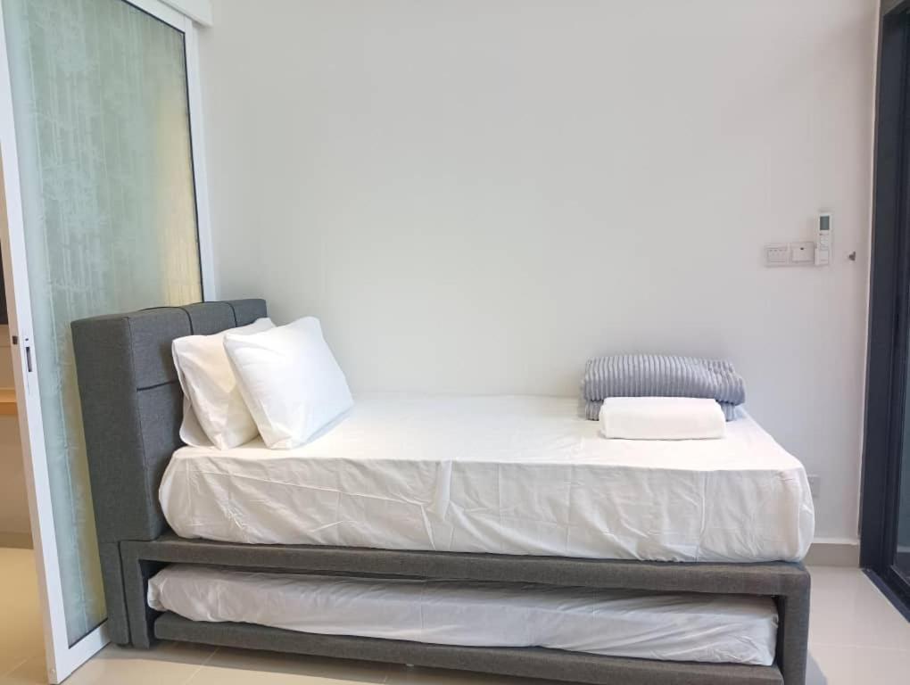 Apartment K Seaview Designer At The Shore, *
