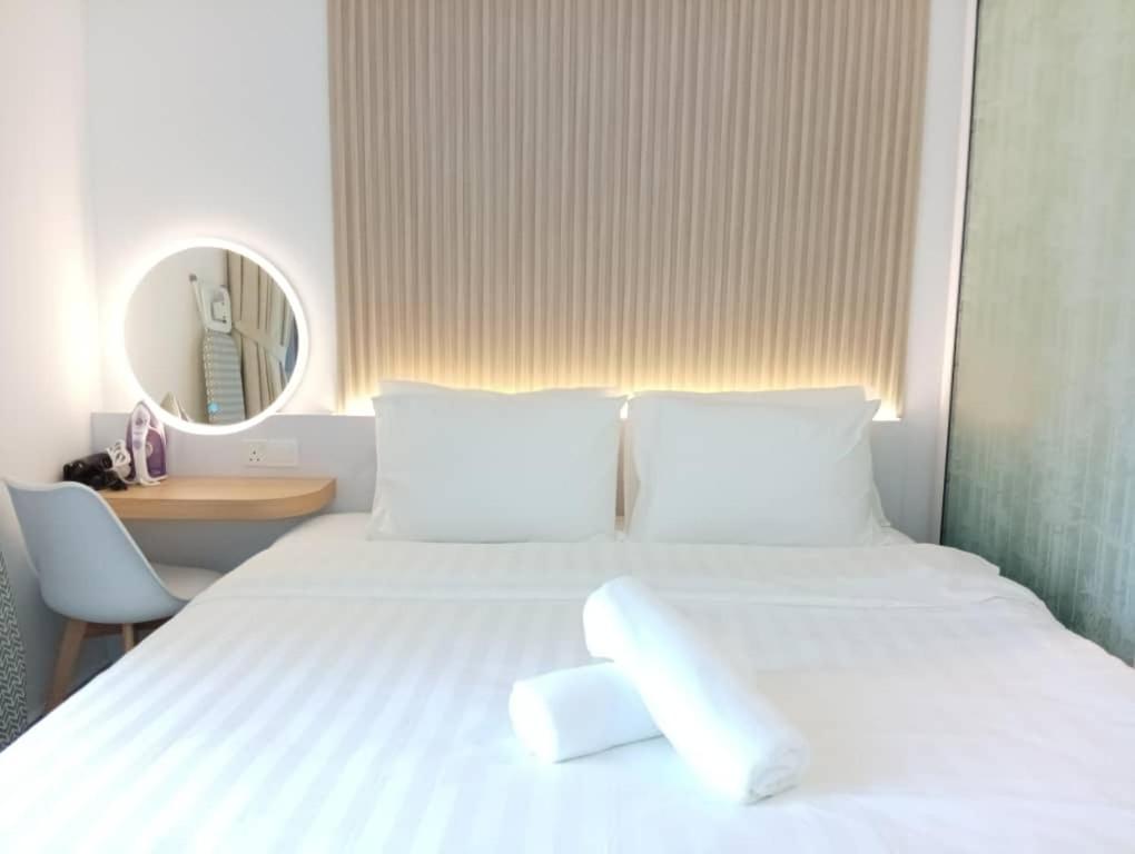 Apartment K Seaview Designer At The Shore, *